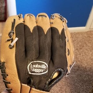 Louisville Slugger baseball mitt